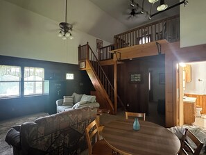 Smart TV, fireplace - Cozy Cabin setting behind a 1 1/2 acre pond that is lined with Cypress Trees. (Forest Hill)