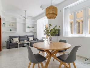 Dining - Amazonia Center Apartment Living4malaga (Málaga)