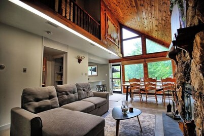Discover Your Perfect Retreat at Evergreen Escape Cabin Rental!

