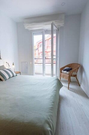 2 bedrooms, iron/ironing board, travel crib, free WiFi