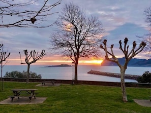 Outdoor dining - Ertzilla apartament - Sea view. (Bermeo)