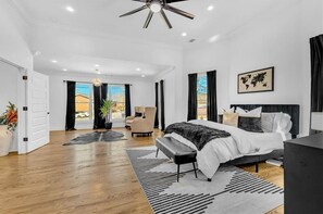 5 habitaciones, tabla de planchar con plancha, wifi y ropa de cama 