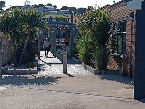 Sleeps 6, Pets Allowed & Free Parking