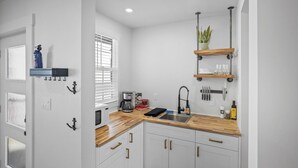 Private kitchen - Charming Riverside Suite | Kitchenette, BBQ, Dock (Lake Cowichan)