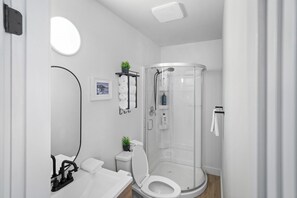 Shower, hair dryer, towels - Charming Riverside Suite | Kitchenette, BBQ, Dock (Lake Cowichan)