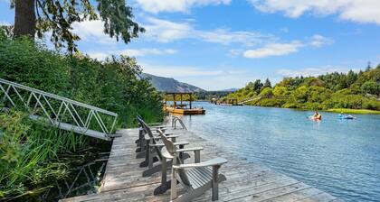 Charming Suite at Riverside Boutique Motel - Cedar