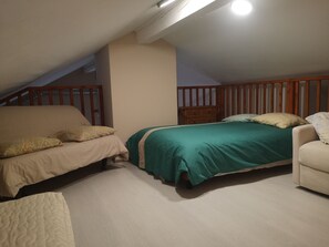 1 bedroom, iron/ironing board, WiFi, bed sheets - Cozy Barn Retreat in La Penne (La Penne)