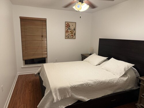 4BR 2BA Family Home On a Lake (Entire House)