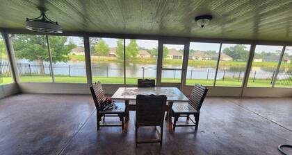 4BR 2BA Family Home On a Lake (Entire House)
