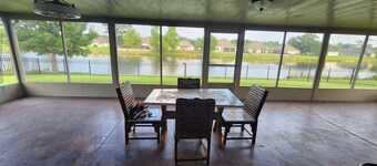 4BR 2BA Family Home On a Lake (Entire House)