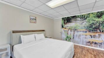 6 bedrooms, iron/ironing board, WiFi, bed sheets