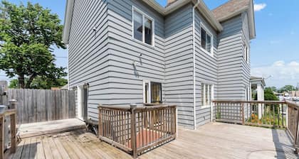 Location! Close to Falls! 6-bedroom house in Niagara Falls