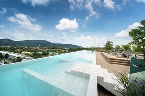 3 outdoor pools, open 6:00 AM to 7:00 PM, free cabanas, sun loungers - Laguna Skypark B2512 (Choeng Thale)