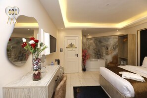 5 bedrooms, iron/ironing board, WiFi, bed sheets