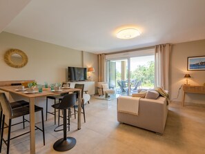 TV - Le Clos d'Alice by Interhome (Sainte Maxime)