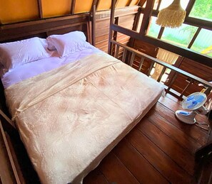 Phòng 2 giường đơn dành cho gia đình, 2 giường cỡ queen, quang cảnh sân golf | Truy cập Internet không dây miễn phí, bộ trải giường 