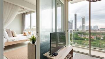 Family Apartment, 2 Bedrooms, Connecting Rooms, Sea View | Living area
