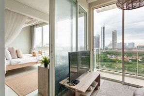 Departamento familiar, 2 habitaciones, habitaciones conectadas, vista al mar | Área de sala de estar