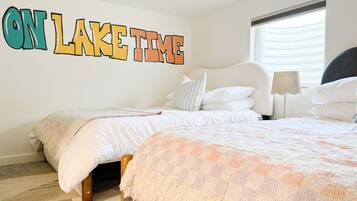 4 chambres, bureau, fer et planche à repasser, lit parapluie