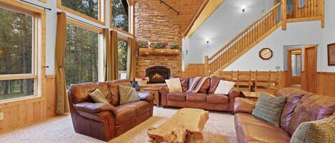 TV connectée, cheminée, baby-foot, table de tennis de table