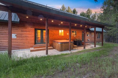 Walk to Lake - Hot Tub - Game Room - Sleeps 24