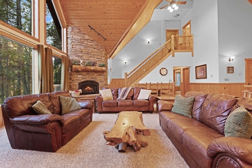 Walk to Lake - Hot Tub - Game Room - Sleeps 24