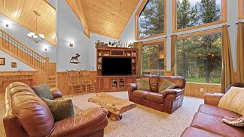 Smart-TV, Kamin, Tischfußball, Tischtennisplatte