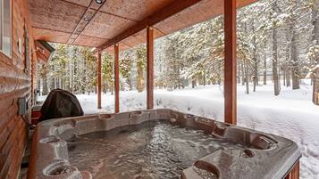 مغطس سبا خارجي