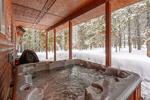 Bañera de hidromasaje al aire libre