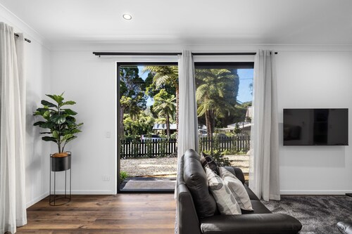 Rainforest Luxurious Oasis: 1BR Villa Free Wi-Fi