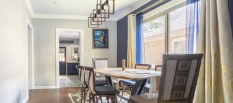 Cozy 4-bedroom house in adorable Evanston with WiFi, AC