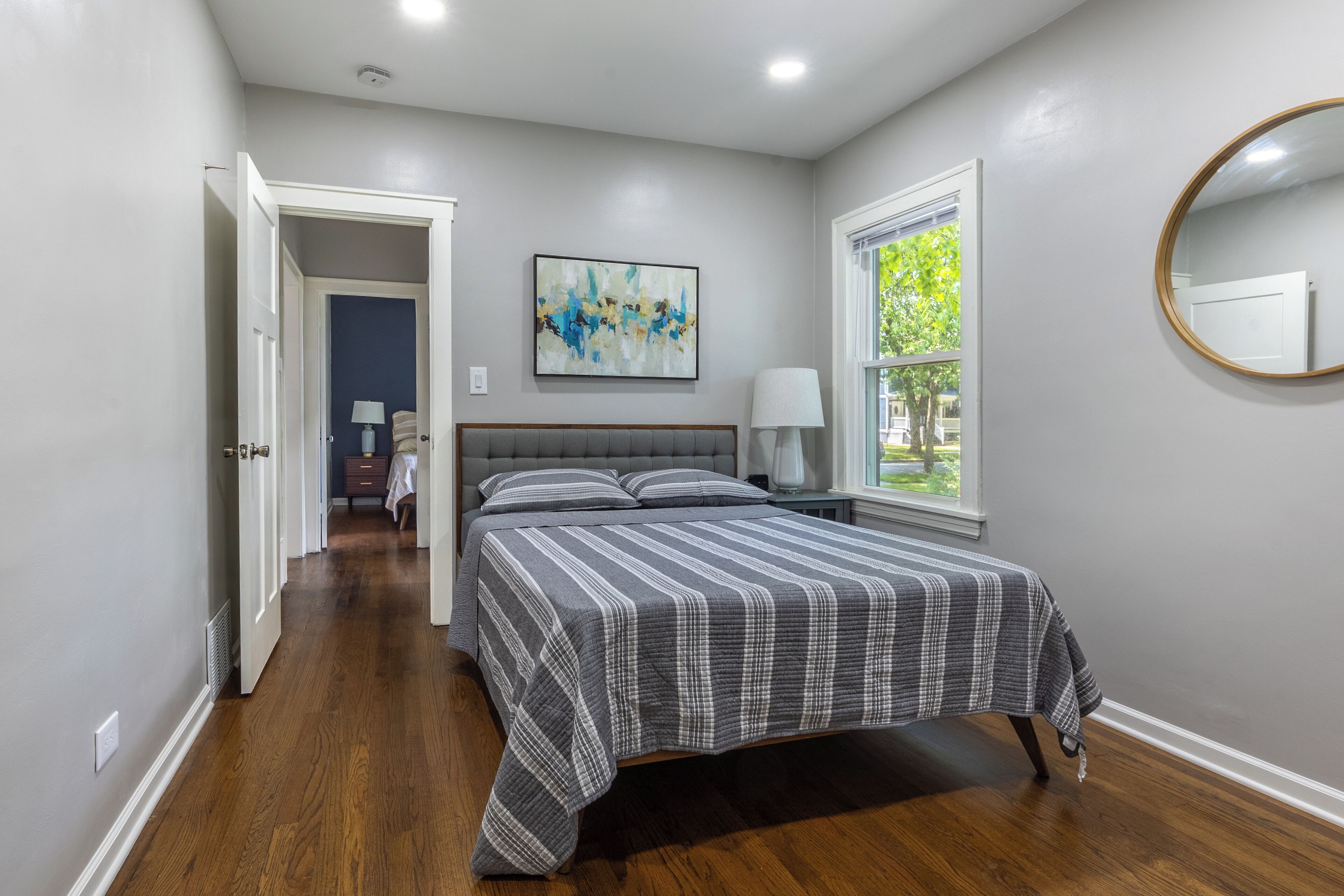 4 bedrooms, desk, iron/ironing board, travel crib