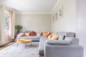 Smart TV, futbolito, tenis de mesa y libros 