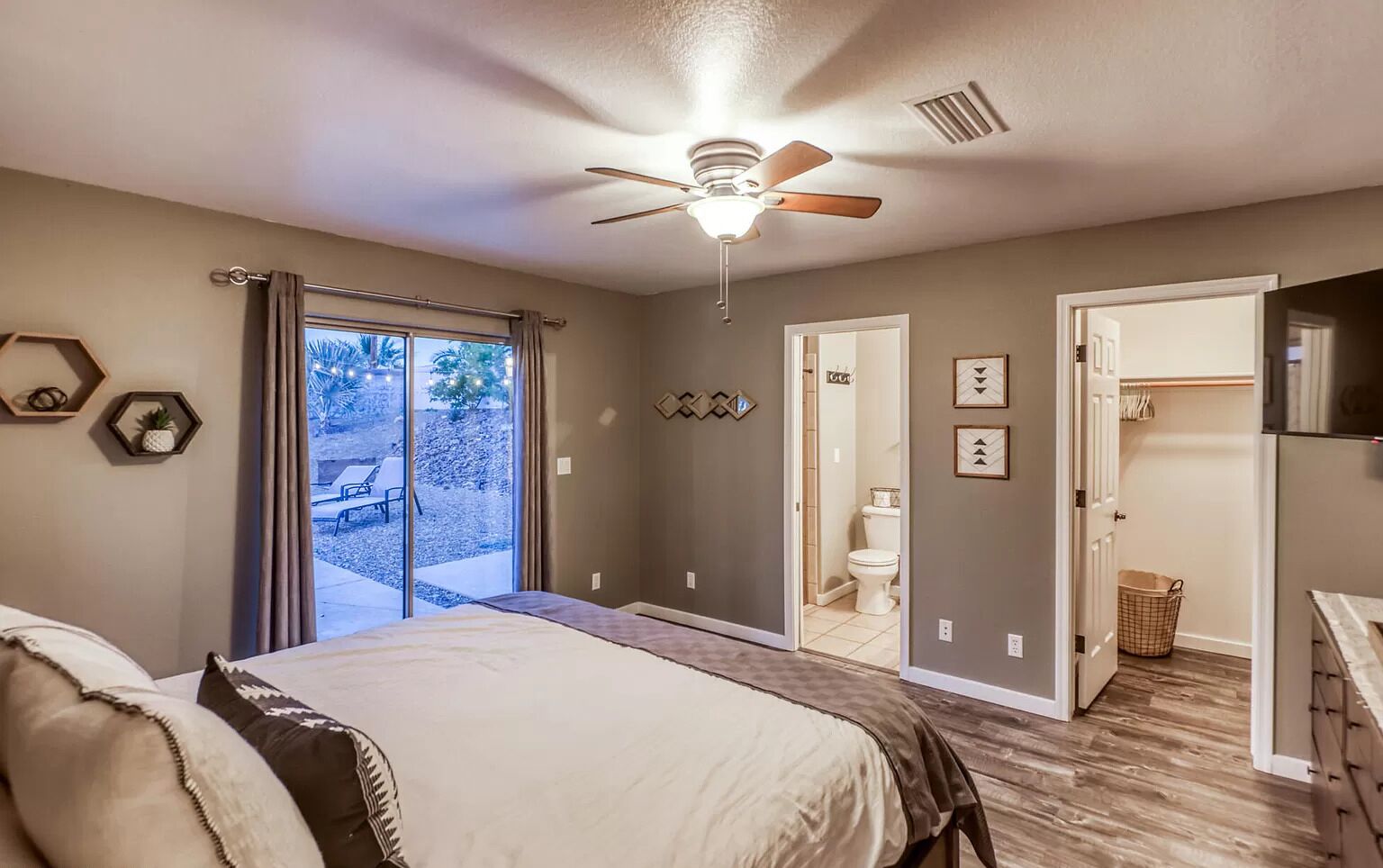 3 bedrooms, iron/ironing board, WiFi, bed sheets