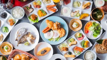 Petit déjeuner buffet servi tous les jours en supplément