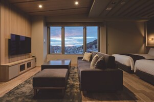 Suite (Non Smoking) | 羽绒被、客房内保险箱、遮光窗帘、隔音