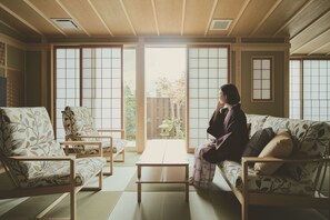 Habitació | Cobrellits, caixa forta a l'habitació i cortines opaques 