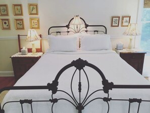 6 室のベッドルーム、セーフティボックス (室内)、防音設備、アイロン / アイロン台