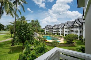 Exclusive-Apartment, Balkon, Blick auf den Golfplatz | Ausblick vom Zimmer