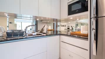 Exclusive Apartment, Balcony, Golf View | Private kitchen | Fridge, microwave, oven, stovetop