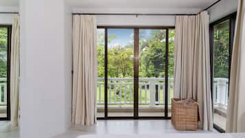 Exclusive Apartment, Balcony, Golf View | 2 bedrooms, individually decorated, individually furnished, desk