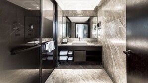 A modern bathroom with a glass shower enclosure, a marble vanity, and a large mirror. - Rezen Dong Hotel Chengdu Tianfu Plaza Store (Chengdu)