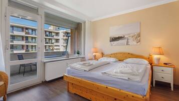 1 bedroom, desk, free WiFi, bed sheets