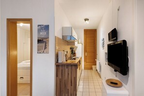 Interior - Apartment 'Ferienwohnung Strandquartier' with Private Terrace and Wi-Fi (Lübeck Travemünde)