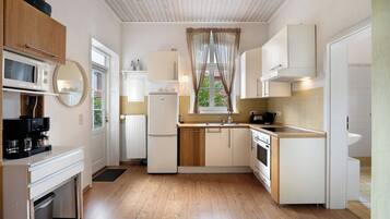 Frigorífic, microones, forn i placa de cuina