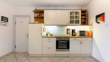 Frigorífic, microones, forn i placa de cuina