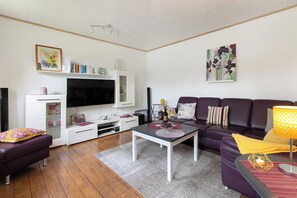 Fernseher, DVD-Player, Stereoanlage