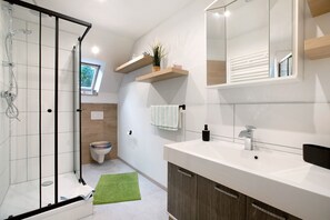 Shower, towels