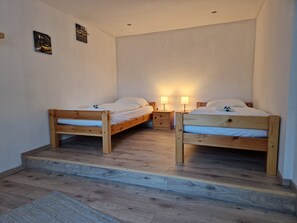 1 bedroom, free WiFi, bed sheets