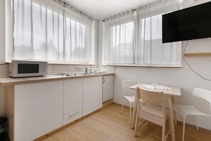 Dining - Apartment 'Lachmöwe' with Wi-Fi (Ahrenviölfeld)